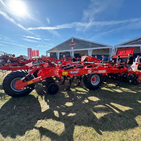 🌾 Z dumą ogłaszamy! Opryskiwacz KUHN KARAN został finalistą konkursu „Innowacyjny Produkt Rolniczy 2025”! 🚜💡